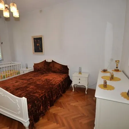 Seaside Holiday House Sumpetar, Omis - 14456 * Jesenice (Split-Dalmatia)